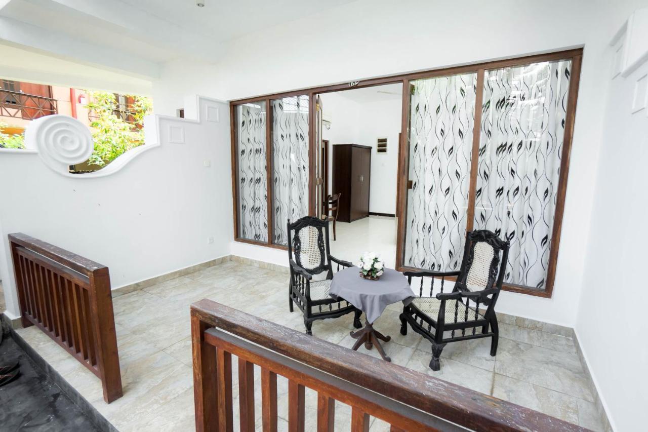 Hotel Neptune Bay Unawatuna Beach Extérieur photo