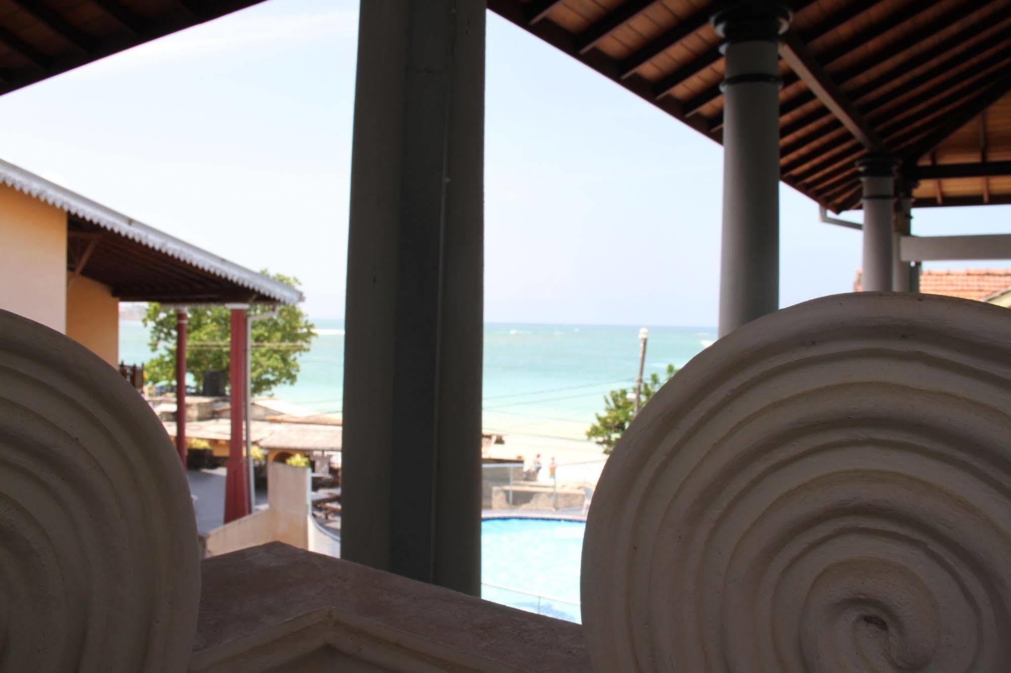 Hotel Neptune Bay Unawatuna Beach Extérieur photo