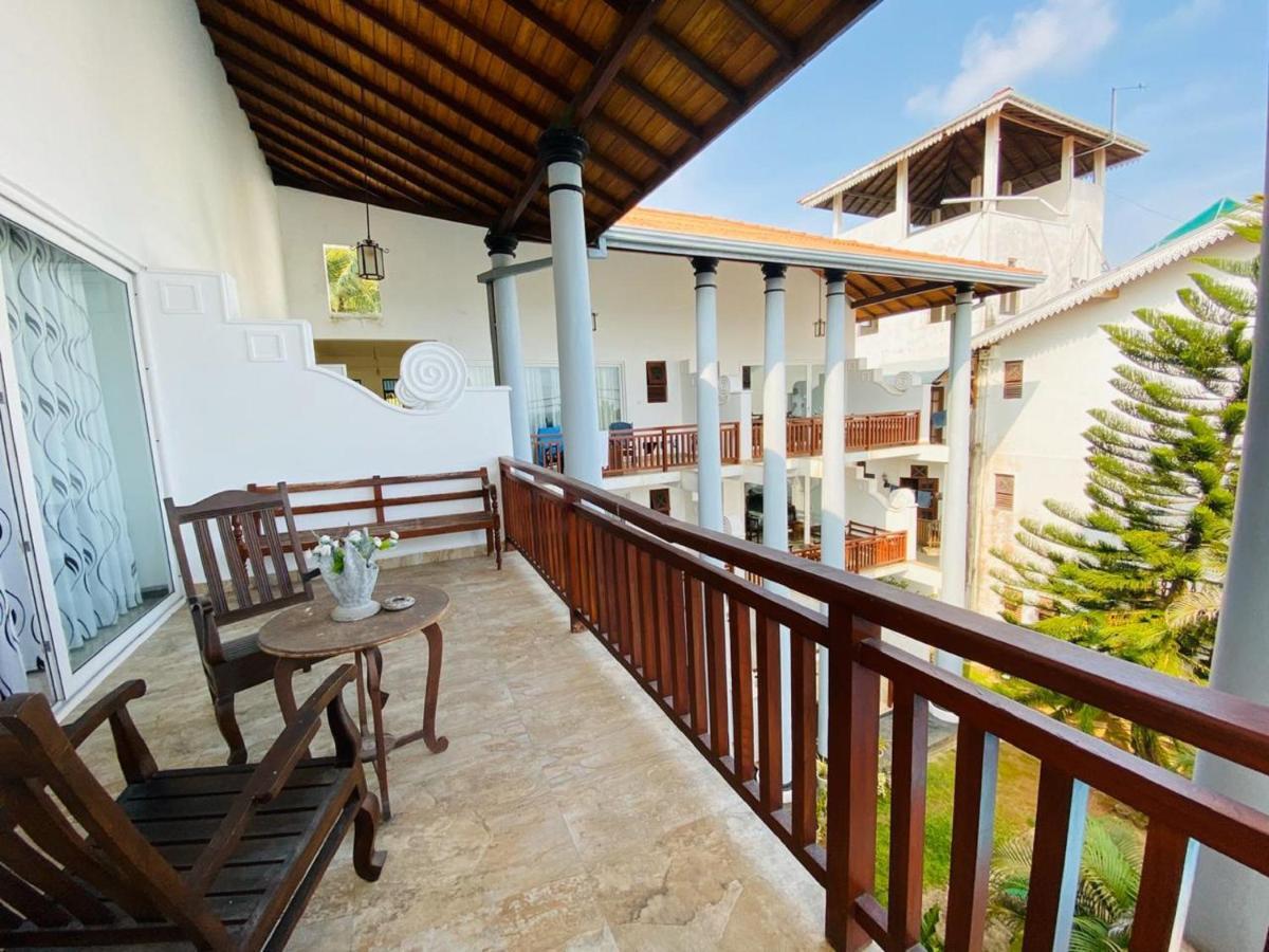 Hotel Neptune Bay Unawatuna Beach Extérieur photo